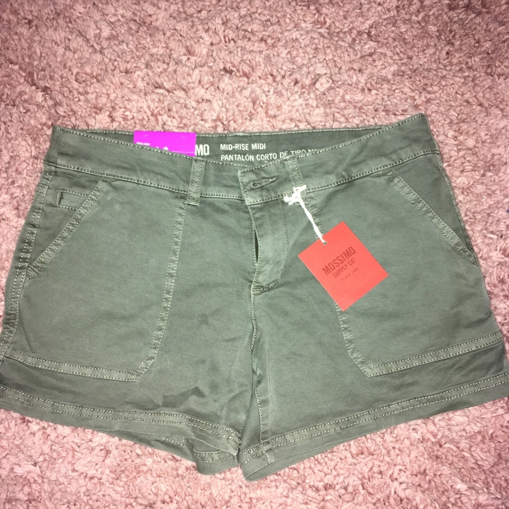 OLIVE MID RISE SHORTS